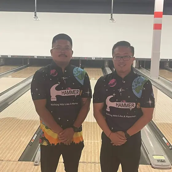 Sam and Danny Vang on the lanes in matching Hammer jerseys